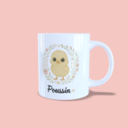 Mug poussin avec couronne de fleurs anse à droite.