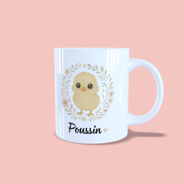 Mug poussin avec couronne de fleurs anse à droite.