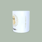 Mug poussin avec couronne de fleurs et liseré de feuilles au centre.