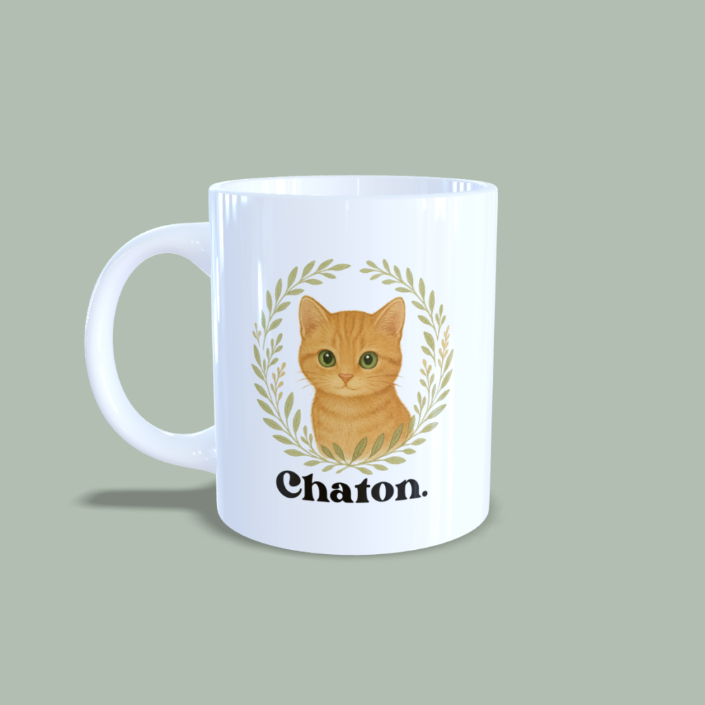 Mug chaton roux couronne de feuilles anse à gauche.