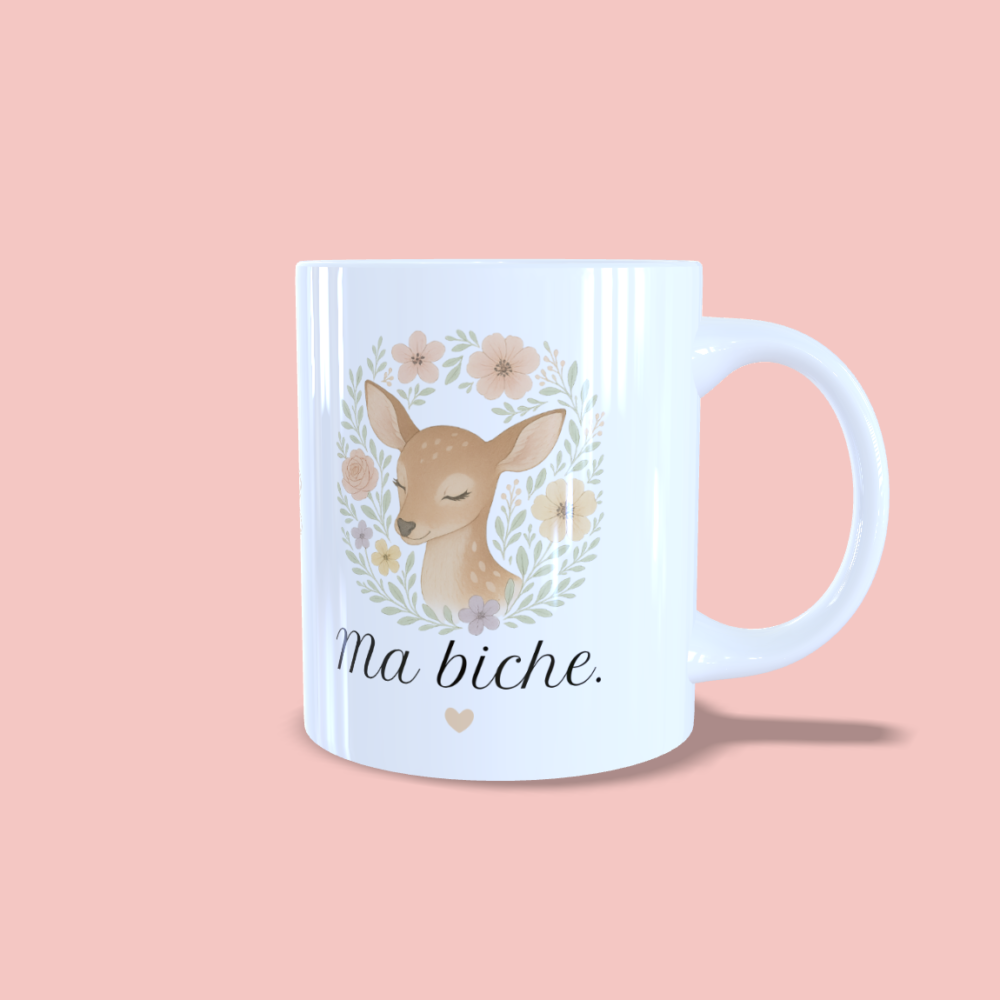 Mug ma biche avec couronne de fleurs anse à droite.