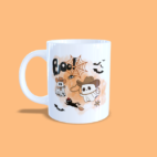 Mug halloween fantômes mignon sous fond orange, chauves souris et sigle BOO, anse à gauche