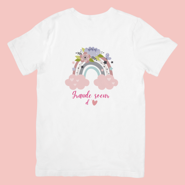T-shirt manches courtes arc en ciel et inscription grande sœur d'amour