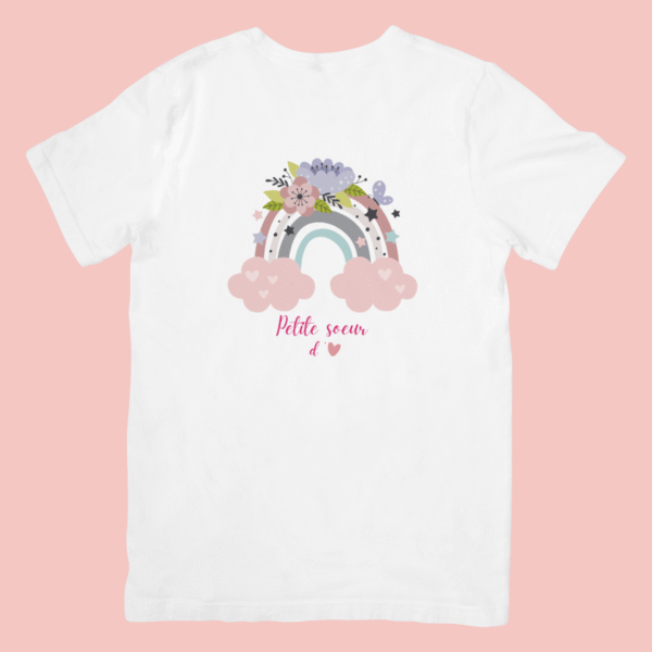 T-shirt manches courtes arc en ciel et inscription petite sœur d'amour