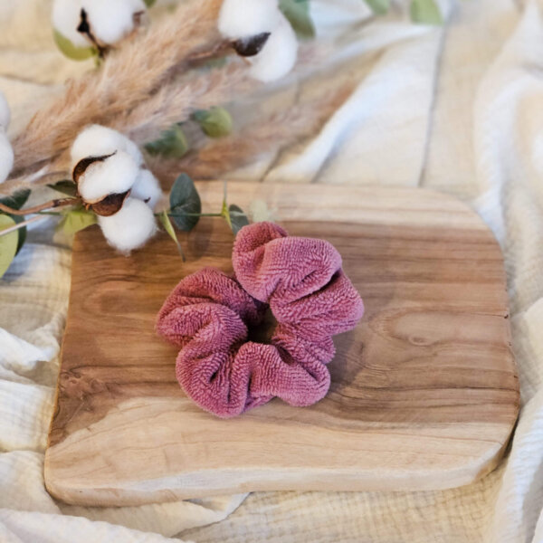 Chouchou en tissus éponge bambou couleur aubergine.