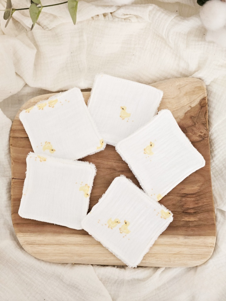 Lingettes gaze de coton petits poussins et éponge bambou blanche