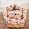 paniere-lingettes-halloween-pres Panière velours côtelé orange, intérieur tissus halloween orange pastel avec lingettes tissus halloween et éponge bambou blanc.