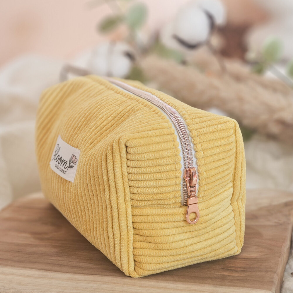 Trousse velours côtelé jaune marque Bloom créations fermeture éclair rose gold.