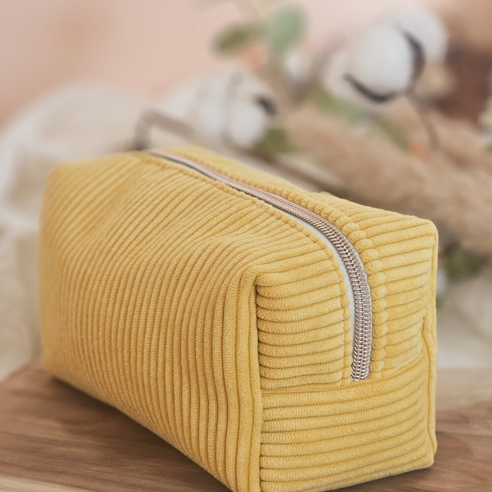 trousse-bloom-jaune-profil Trousse velours côtelé jaune marque Bloom créations de dos.
