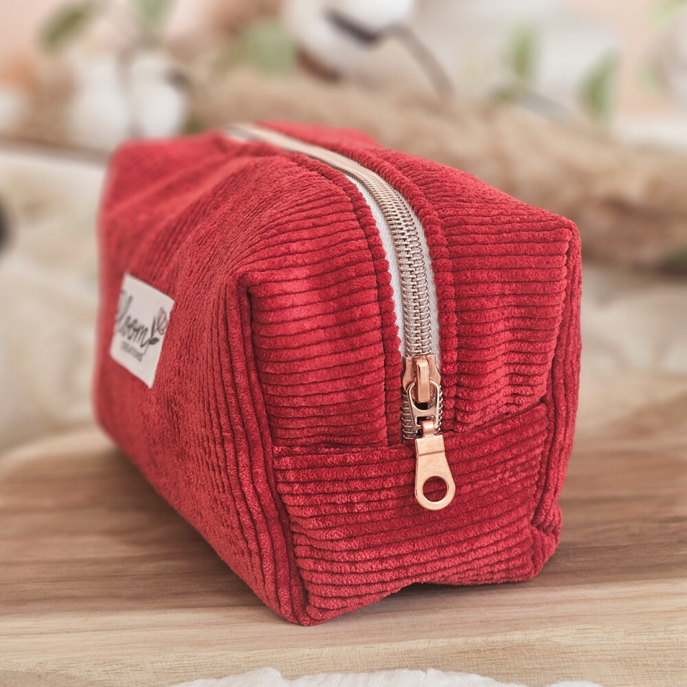 Trousse velours côtelé rouge fermeture rose gold.