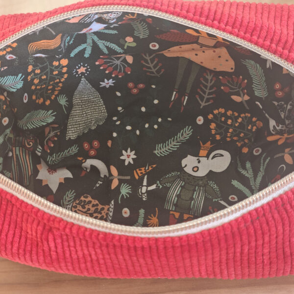 trousse-bloom-rouge-interieur Trousse velours côtelé rouge intérieur casse noisette vert.