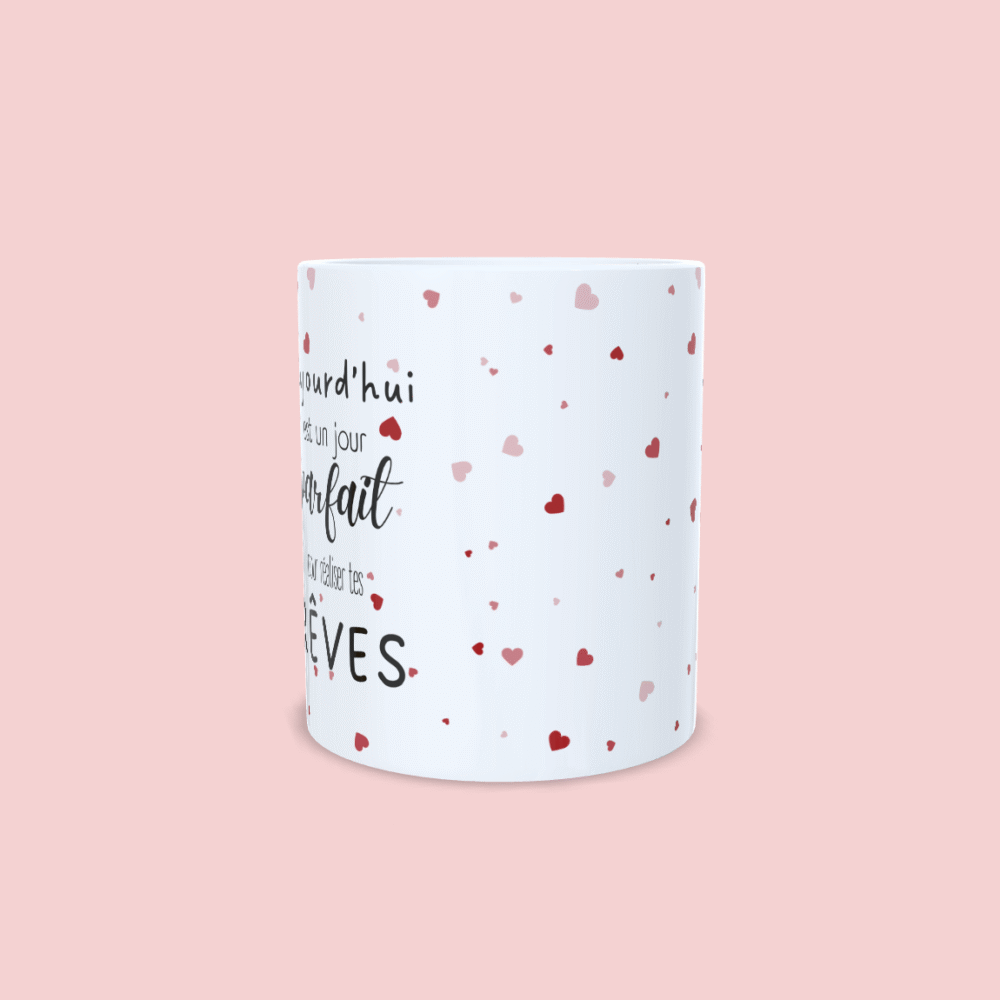 Mug illustration "aujourd'hui est un jour parfait pour réaliser tes rêves" petits cœurs rouges centre.