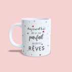 Mug illustration "aujourd'hui est un jour parfait pour réaliser tes rêves" petits cœurs rouges anse gauche.