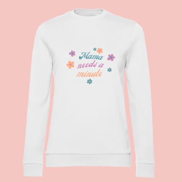 Sweat femme blanc illustration "mama needs a minute" avec fleurs.
