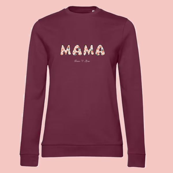 sweat-bordeaux-mama-personnalisable Sweat femme aubergine illustration "mama" et personnalisation prénom et cœur.