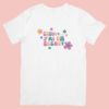 t-shirt-blanc-chuuut-secret-fille T-shirt blanc enfant devant illustration "chuuut j'ai un secret" rose, orange et bleu + fleurs.