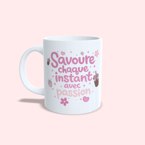 Mug inscription rose "savour chaque instant avec passion" petite déco, coeurs, fraises, fleurs, étoiles, café.