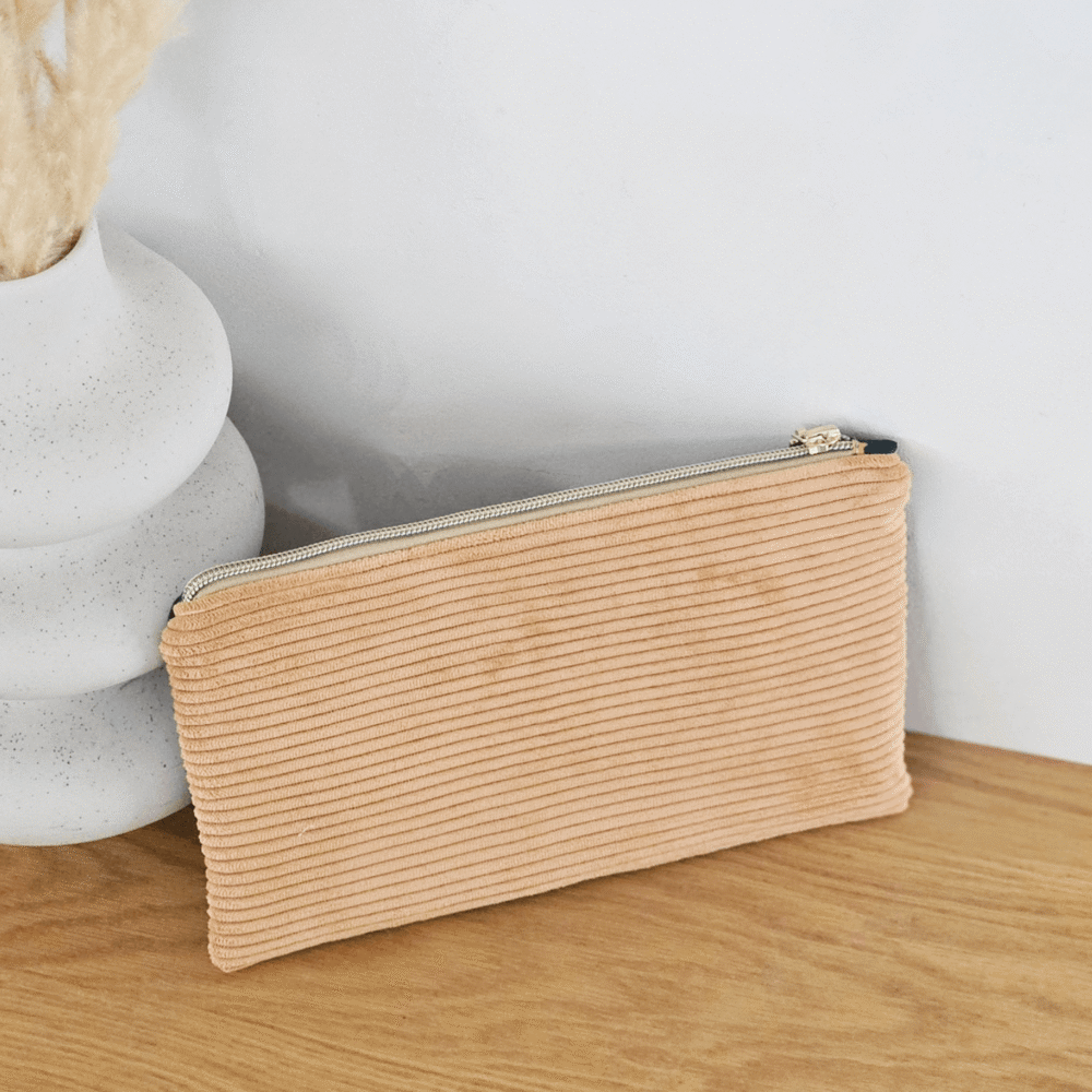 Pochette modèle Lila en velours côtelé orange et coton vert fleuri.