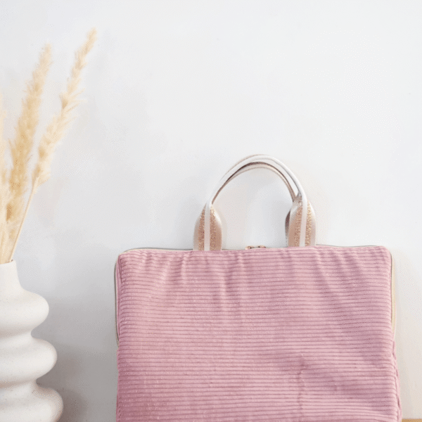 sacoche-ordinateur-violette-dos Housse d'ordinateur portable/laptop en velours côtelé rose et coton bleu à fleurs