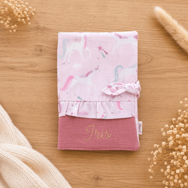 Protège carnet de santé prénom Iris, licornes rose