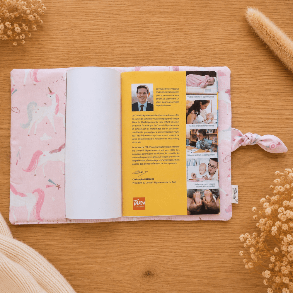 Protège carnet de santé, licornes rose intérieur avec carnet